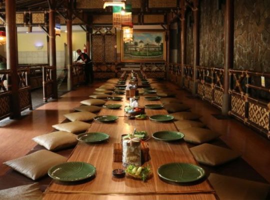 15 Tempat Makan Enak di Bandung yang Paling Favorit