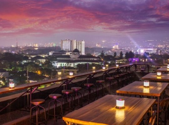 22 Cafe & Tempat Nongkrong di Bandung yang Hits dan Kekinian