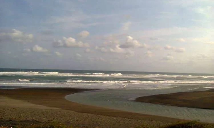 Pantai Cipanglay