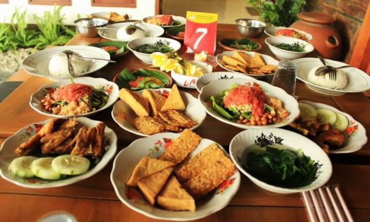 10 Wisata Kuliner di Mataram yang Terkenal Enak