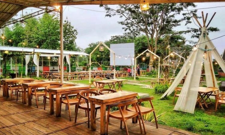 25 Cafe & Tempat Nongkrong di Malang yang Hits dan Kekinian