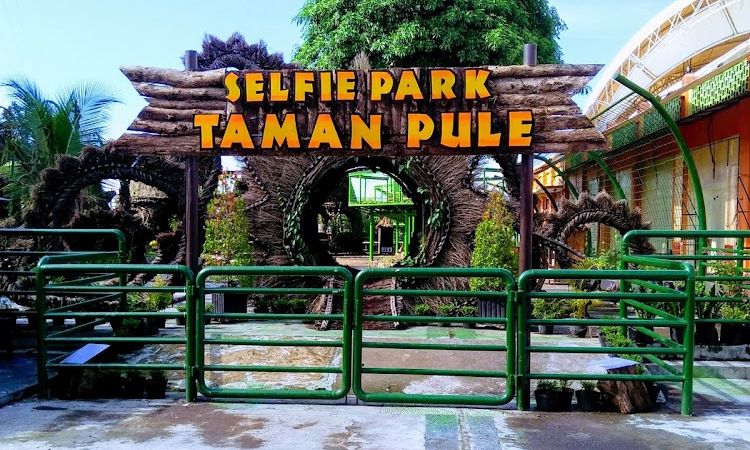 Selfie Park Taman Pule