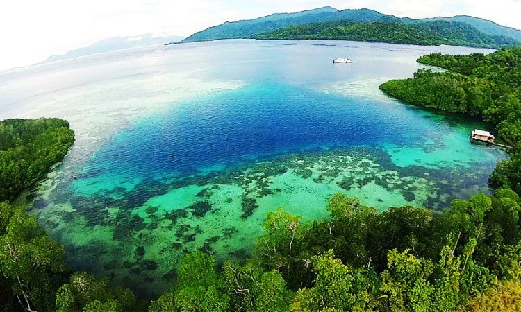 10 Tempat Wisata di Pulau Bacan Terbaru & Paling Hits