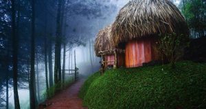 Goa Pinus, Spot Instagrammable dengan View Alam yang Memukau di Batu