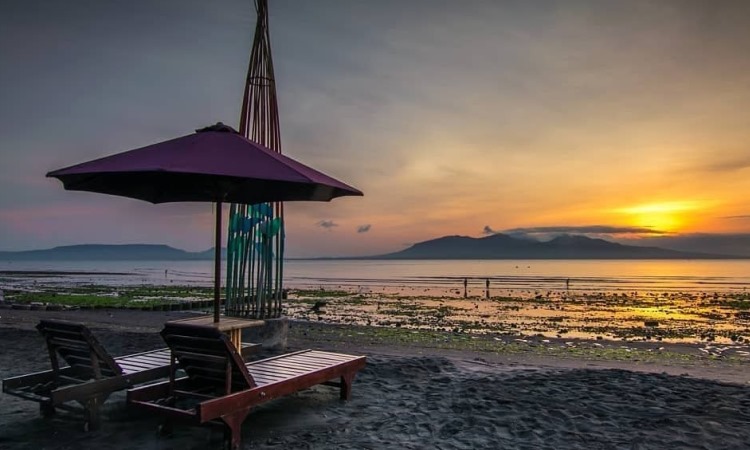 Pantai Cacalan, Spot Terbaik Menikmati Pemandangan Sunrise di Banyuwangi