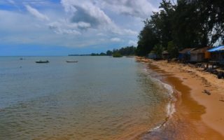 Pantai Teluk Lombok, Wisata Bahari Nan Eksotis di Kutai Timur