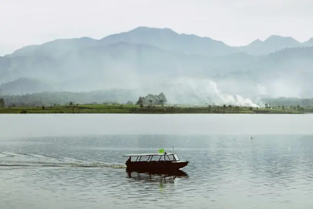 Daya Tarik Wisata Waduk Selorejo
